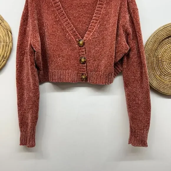 UO Urban Outfitters Pink Cozy Chenille Knit Cropped Cardigan Sweater Medium - Picture 5 of 6